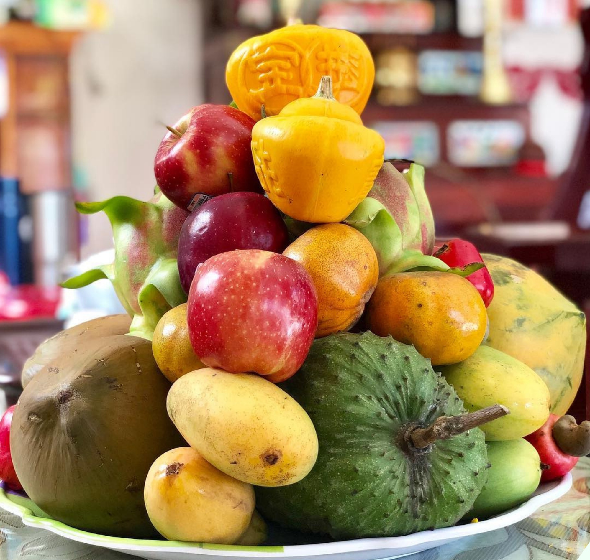 A unique five-fruit tray from Southern Vietnam