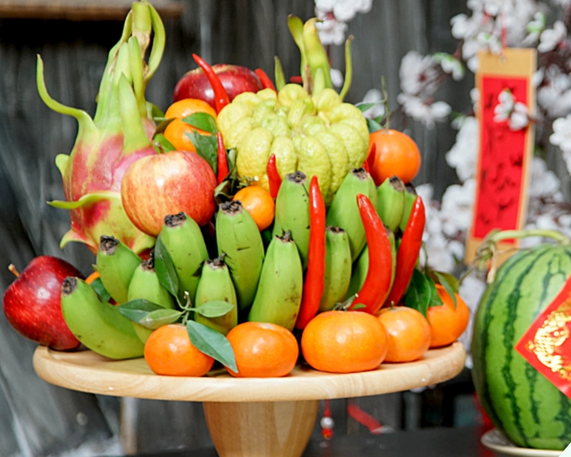 A five-fruit tray with chilies