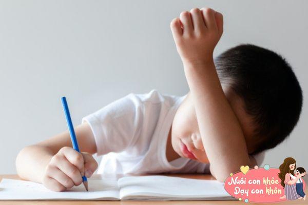 Khi không tìm được sự hứng thú, trẻ sẽ cảm thấy chán nản và mất tập trung.