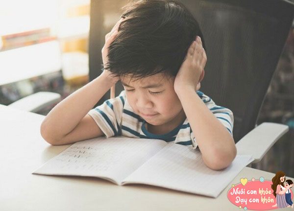 Nhiều trẻ khó tập trung khi không tìm được sự hứng thú từ nhiệm vụ được giao.