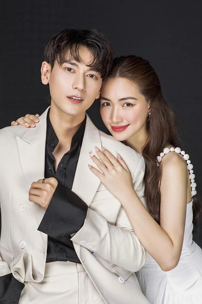 Isaac và Hòa Minzy được người hâm mộ tích cực gán ghép vì đẹp đôi.