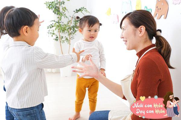 Thầy cô, bố mẹ nên có phương pháp giáo dục phù hợp, nhằm hạn chế tình trạng trẻ bị bạn bè bắt nạt.