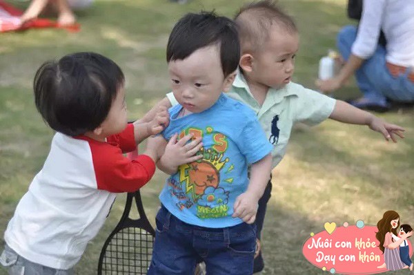 Trẻ xảy ra xung đột với bạn bè là điều bình thường, nhưng bố mẹ nên dạy con cách tự bảo vệ bản thân.