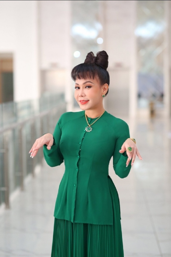 Hoa hậu Việt Nam khoe là amp;#34;nghệ nhânamp;#34; làm món bánh dân dã, Hoài Linh và nhiều sao Việt khác cũng từng trổ tài - 10