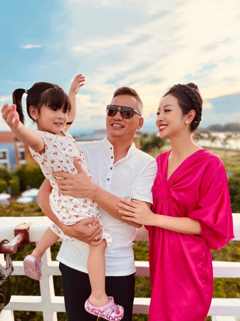 Jennifer Phạm 35 tuổi sinh con thứ 4, em bé giờ 3 tuổi xinh xắn được bố doanh nhân cưng chiều - 14