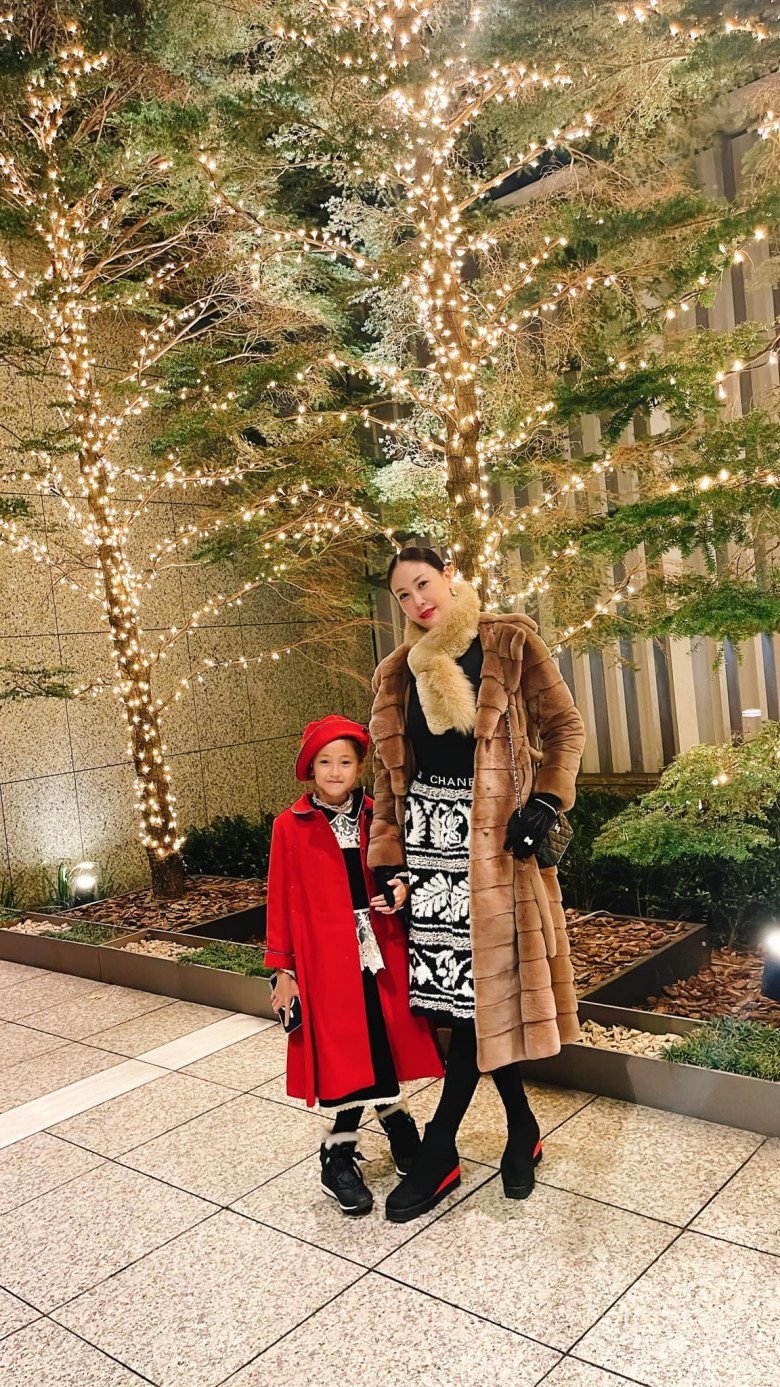 Cô bé thừa hưởng gen từ mẹ Hoa hậu, 7 tuổi đã có chiều cao vượt trội.