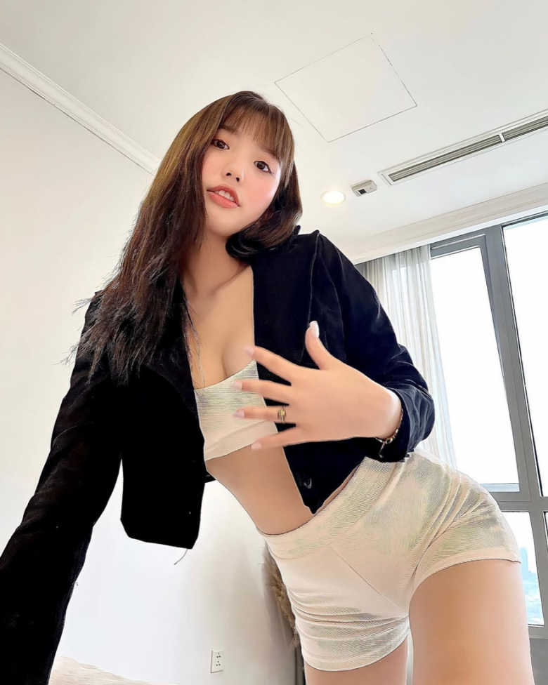 Hot girl 18 tuổi lấy chồng thiếu gia Cao Lãnh quá khứ ăn mặc bốc lửa, ngắm ảnh hiện tại mới bất ngờ - 3