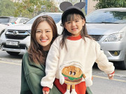 Giải trí - Hóa ra "con gái thiên thần" của Quỳnh Kool có "chị sinh đôi" hơn 20 tuổi, danh tính cực quen