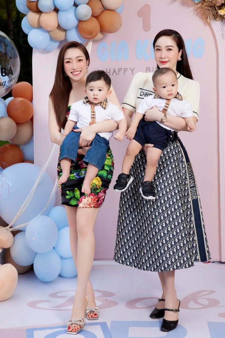Sao Việt 24h: Bảo Thy lần đầu khoe cận mặt quý tử, cùng chồng đại gia Hà Tĩnh đi mừng amp;#34;Rich kidamp;#34; nhà Chi Bảo - 1