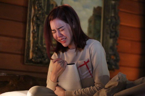 Thấy bố chồng thì thầm trước ban thờ lúc đêm muộn, tò mò lén nghe nước mắt tôi rơi lã chã  - 2