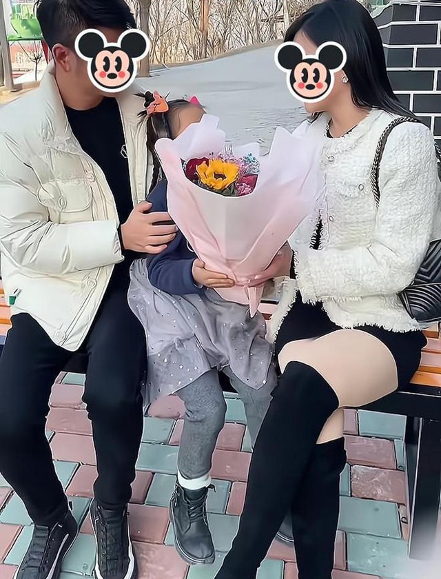 Bố đơn thân đi xem mắt, gặp trúng cô giáo chủ nhiệm của con gái, bé gái thảng thốt: amp;#34;Không hợp đâu bố ơiamp;#34; - 2
