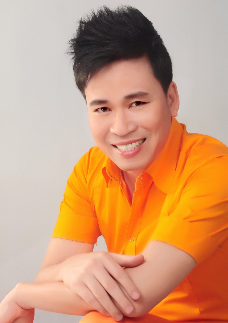 Nam ca sĩ dành món quà ý nghĩa tặng đấng sinh thành dịp năm mới.