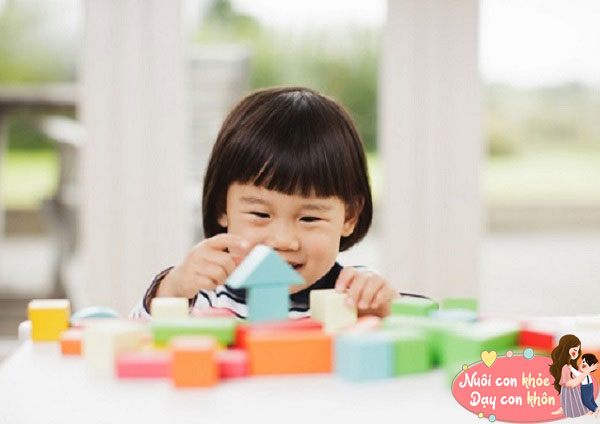 Khuyễn khích trẻ vui chơi đúng cách, ngủ đủ giấc mỗi ngày.