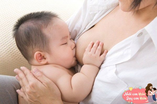 Sữa mẹ chứa một lượng lớn kháng thể, có thể nâng cao sức đề kháng của trẻ.