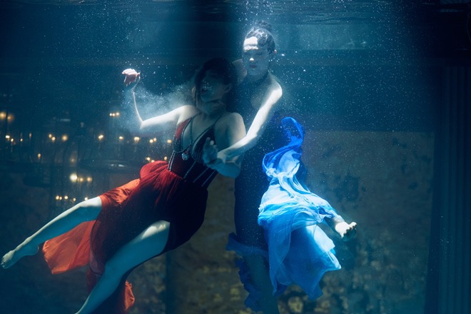 Ngọc Trinh lộ đùi to, bị chê như amp;#34;cá lau kínhamp;#34; khi chung khung hình dưới nước với Minh Hằng - 5