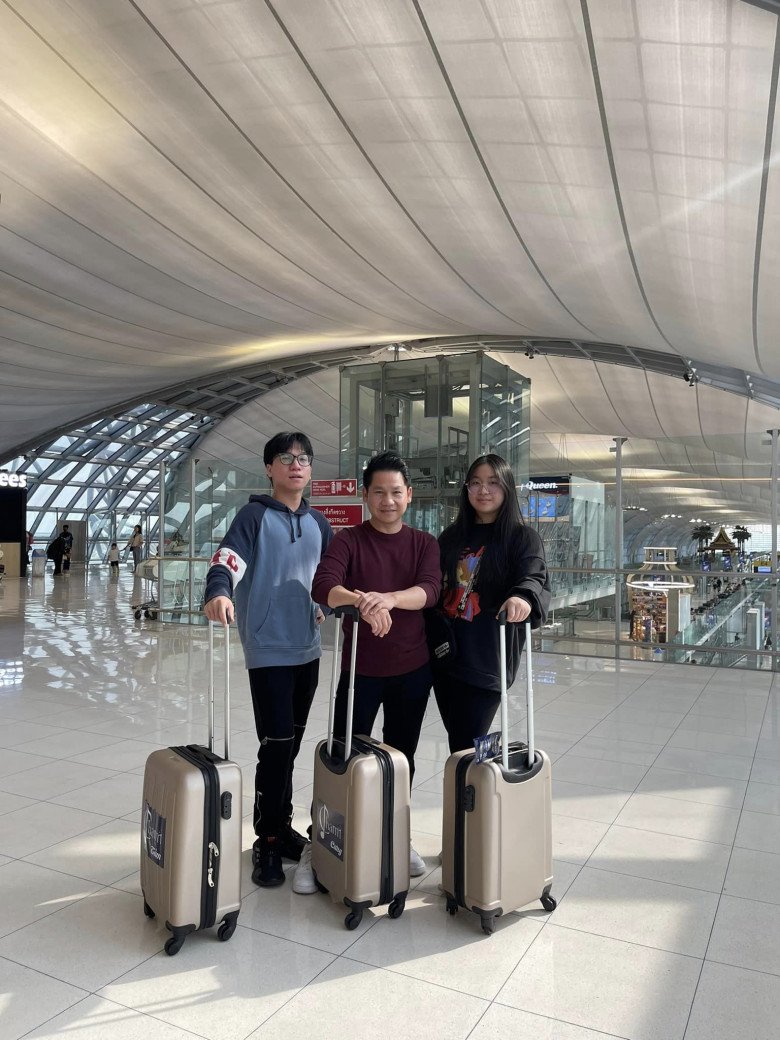 Không chỉ có tài năng xuất chúng mà 2 con Trọng Tấn còn rất cao lớn.