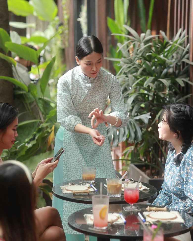 Việt Nam hiếm hoi có hoa hậu ngại mặc hở, diện áo dài cổ xưa đẹp trong veo như nắng mùa Xuân - 5