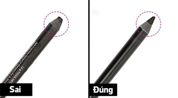 Hội chị em mới học make-up và đang còn vụng về, lóng ngóng, nên bắt đầu với bút kẻ mắt dạng chì. Loại bút này khi kẻ sai cũng dễ lau chùi hơn. Song bạn nên lưu ý phải gọt nhọn đầu bút để nét vẽ được gọn gàng, mảnh mai hơn.