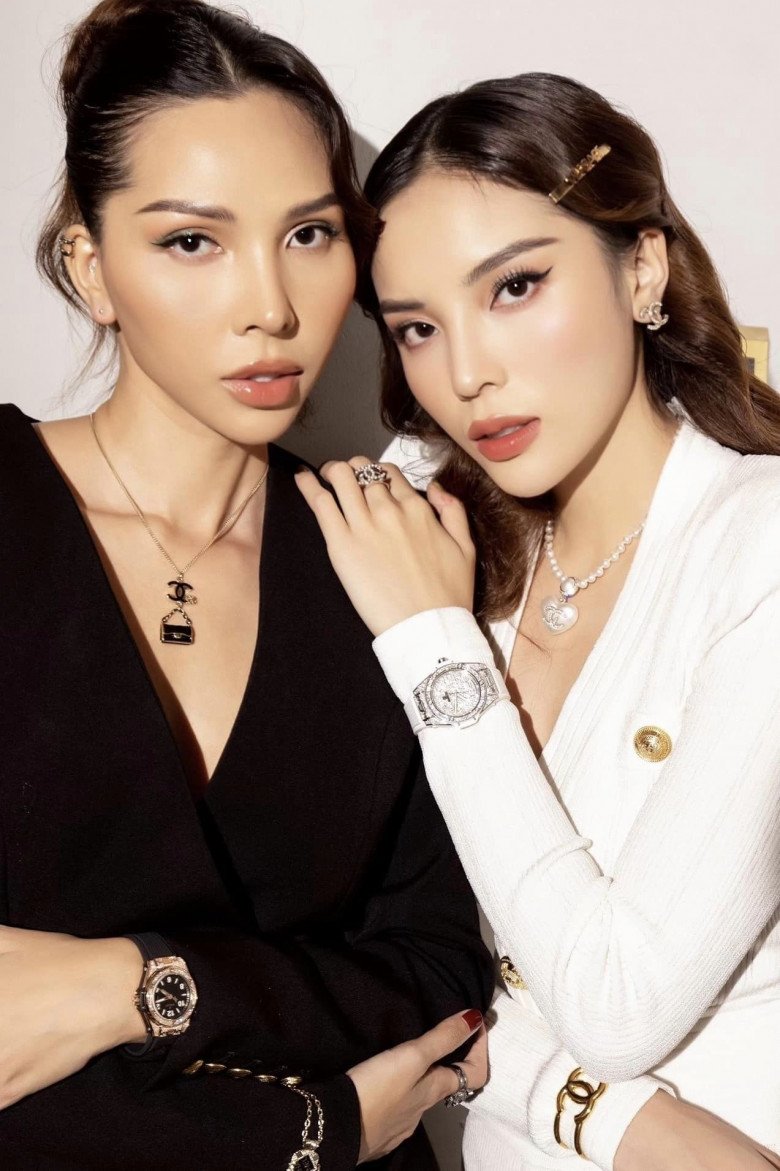 Cửa sổ tâm hồn có hàng eyeliner được tô vẽ chỉn chu giúp gương mặt thêm phần sang trọng, cuốn hút.