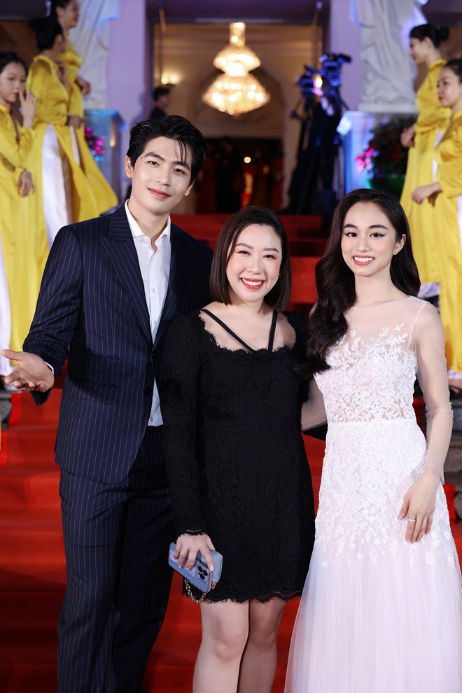 Các diễn viên Quốc Anh, Ngân Hòa và Anh Phương - đại diên phim Giấc Mơ Của Mẹ - tới dự lễ trao giải Mai Vàng năm nay.