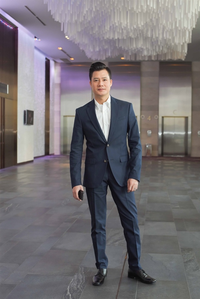 Nam ca sĩ vô cùng kín tiếng trong chuyện tình cảm. Anh không muốn công khai nhưng tiết lộ đang rất hạnh phúc.
