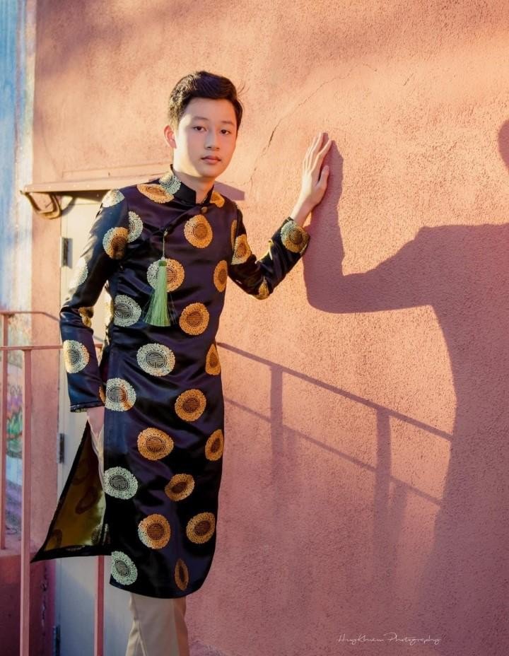 Thi thoảng, nam giám khảo Thần tượng Bolero và vợ cũ chia sẻ hình ảnh con trai Bảo Nam. Quý tử được nhận xét càng lớn càng giống bố như đúc.