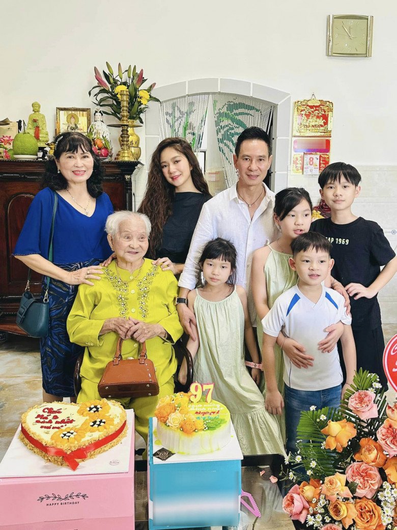 Sao Việt 24h: Diva Mỹ Linh xin chồng sống với nhau 25 năm nữa sẽ amp;#34;nghỉ hưuamp;#34;, bên nhau không hề lãng mạn - 9
