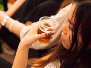 Đi uống cocktail tất niên với bạn buổi tối, cô gái Hà Nội đêm về phải đi cấp cứu vì quên làm điều này