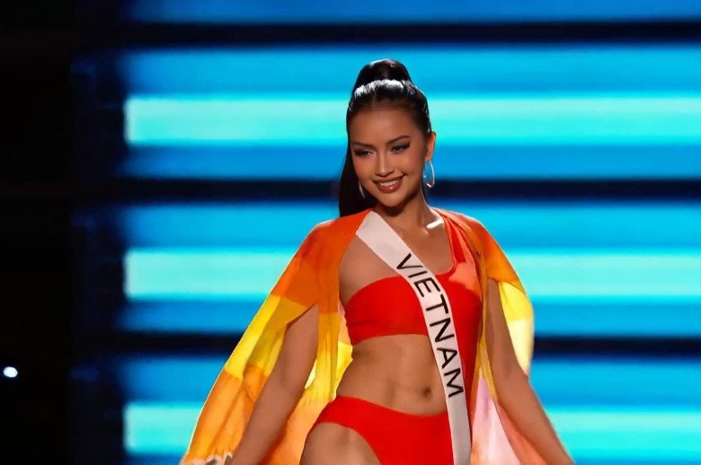 Ngọc Châu múa vũ điệu con bướm xuân, khoe chân dài thẳng tắp trên sân khấu Miss Universe - 4