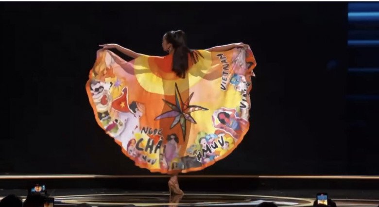Ngọc Châu múa vũ điệu con bướm xuân, khoe chân dài thẳng tắp trên sân khấu Miss Universe - 5