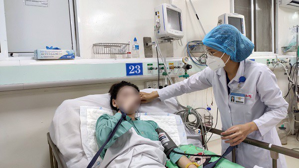 Cả hai trường hợp ngộ độc đều do nguyên nhân uống rượu nhiều, sau đó không ăn gì. (Ảnh minh họa) 