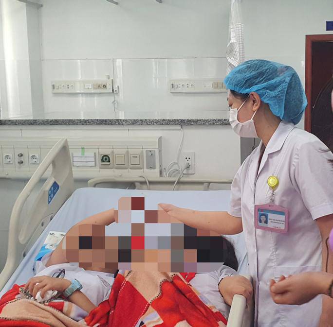 Các em học sinh được theo dõi tại Bệnh viện Vũng Tàu.