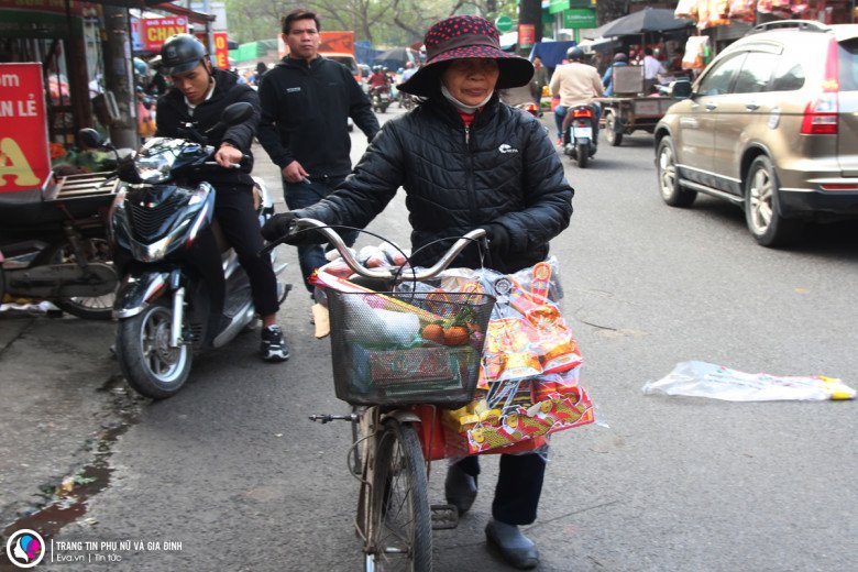 Cận ngày ông Công ông Táo, giá cá chép giảm sâu, nhiều tiểu thương đứng cả buổi sáng không bán được con nào - 9