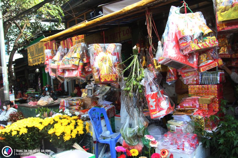 Thị trường vàng mã phục vụ ngày ông Công, ông Táo có vẻ khởi sắc hơn khi sức mua tăng.