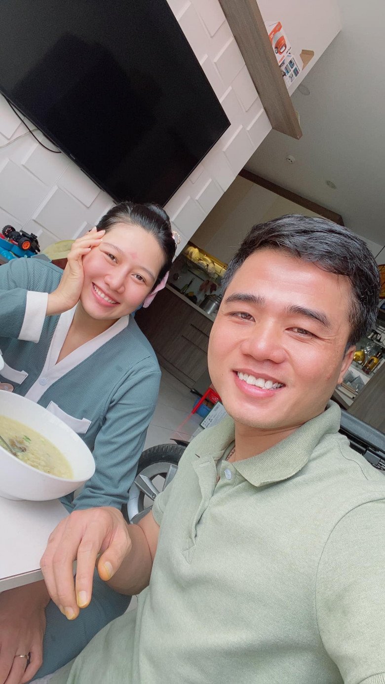 “Chàng không chân” Tô Đình Khánh dậy sớm vào bếp nấu cháo nóng tẩm bổ cho vợ bầu - 1