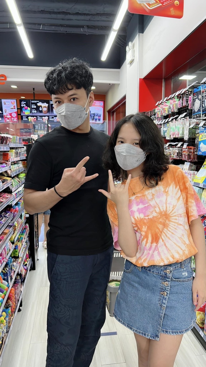 Cô nàng còn ra dáng khi biết cách ăn mặc nữ tính.