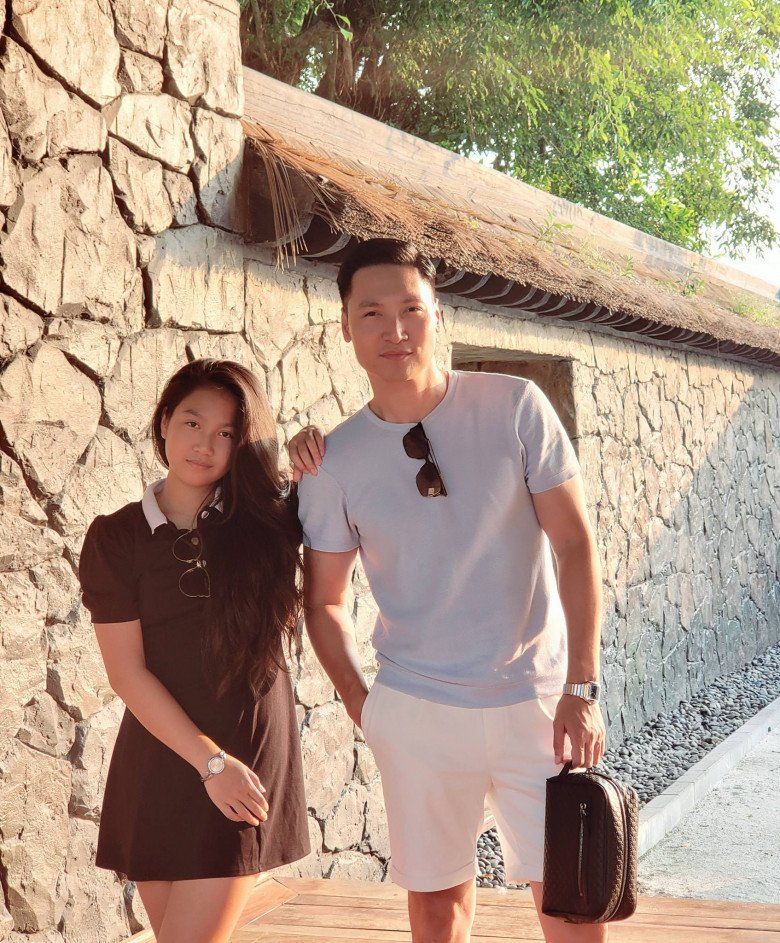 Chíp đã biết làm dáng ở tuổi 14, ngày càng xinh đẹp.