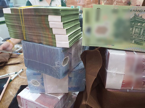 Những cá nhân, tổ chức nhận đổi tiền mới, tiền lẻ không nằm trong quy định của nhà nước đều vi phạm pháp luật