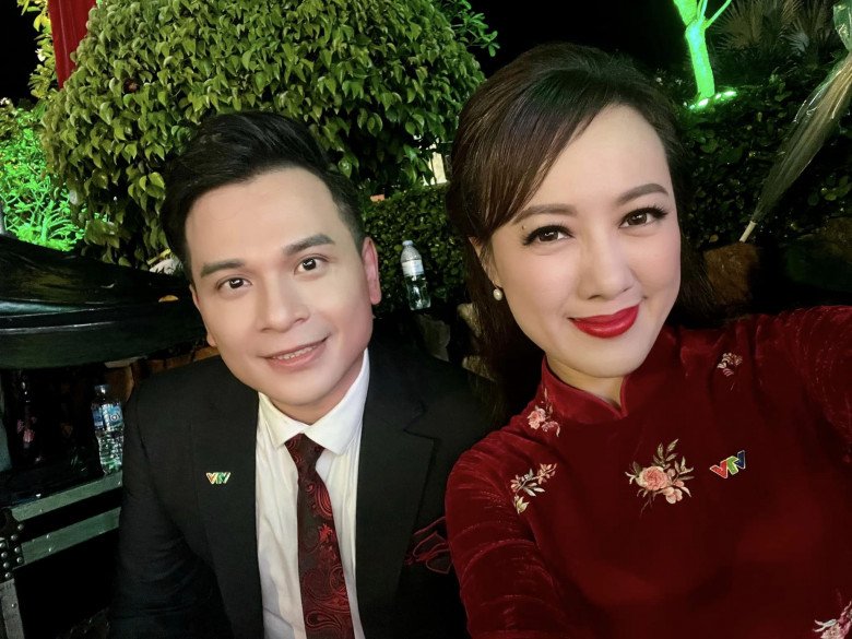 Hoài Anh phá cách ăn mặc, không còn nét MC thời sự 19h, 43 tuổi đi giày khó tin - 3