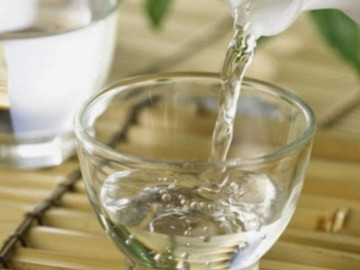 Ngừng tim phổi vì thường xuyên dùng lại đồ uống cứ nâng lên là phải hết, nhất là dịp cận Tết