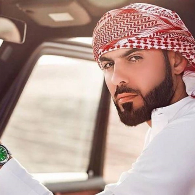 Omar nổi tiếng với hình ảnh trai đẹp bị trục xuất.