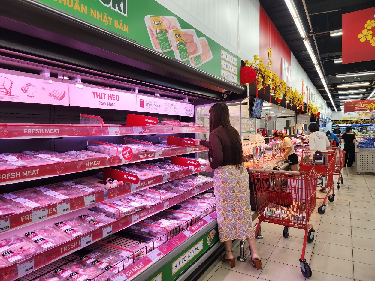 Người tiêu dung có thể tiết kiệm được ngân sách chi tiêu cho gia đình với chương trình thịt heo giá tốt