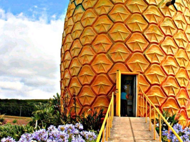 Du khách thích thú trước các kiến trúc siêu kỳ lạ chỉ có ở châu Phi