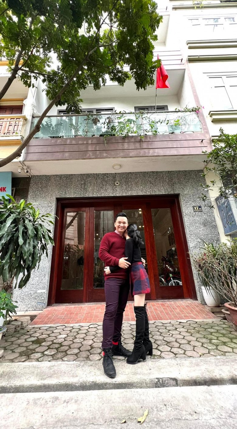 Đăng hình bà xã, nam MC từng hài hước: “Sau vụ của Will Smith, thì em cứ yên tâm, thằng nào nói xấu em trước mặt anh, nó sẽ ăn đấm!”