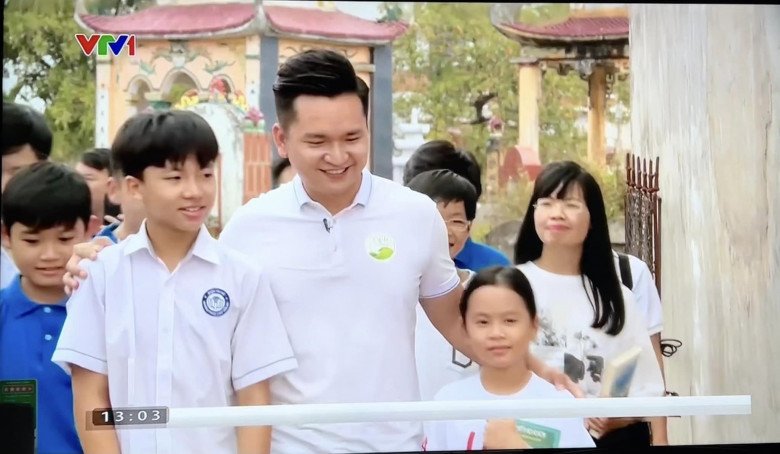 Hạnh Phúc từng giành giải Én Vàng năm 2011, trở thành gương mặt được VTV trao trọng trách dẫn chính trong một bản tin Thời sự.