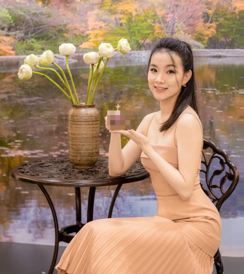 Mỹ nhân tuổi Mão Thùy Lâm 20 tuổi đăng quang Hoa hậu, U40 hạnh phúc làm mẹ bỉm sữa - 1