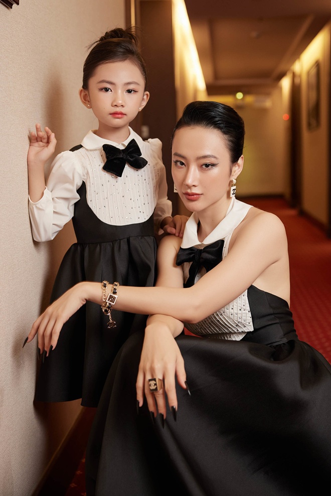 Sao Việt 24h: Chồng cũ Lệ Quyên khoe ảnh 2 con trai tại biệt thự mới gần 200 tỷ, ngoại hình 2 cậu ấm trái ngược - 9