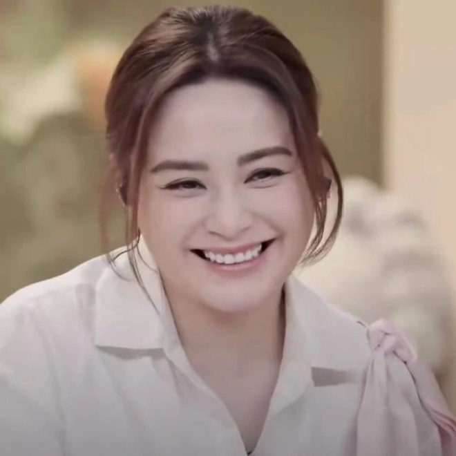 Chung Hân Đồng từng bị chê béo đến nứt quần.