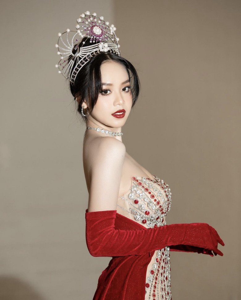 Hoa hậu đẹp nhất Đà Nẵng đăng quang chưa lâu đã xúng xính đồ hiệu ngàn đô - 11