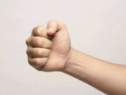 Sức khỏe - Nắm chặt tay trong 30 giây sẽ biết máu lưu thông trơn tru hay đặc dính như cháo, nếu có dấu hiệu này nguy cơ đột quỵ cao